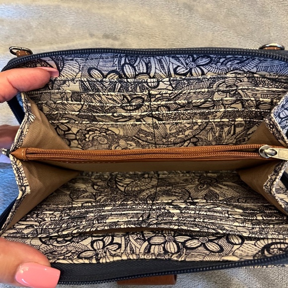 Sakroots Artist Circle Navy/White Clutch Organizer Zip Wallet - Picture 4 of 10